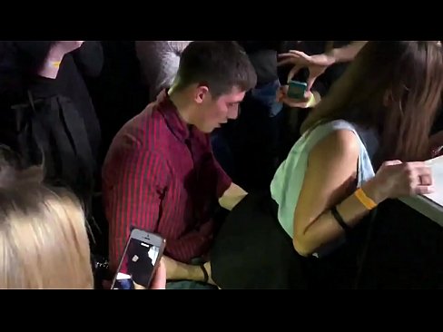 ❤️ Sesso reale in un nightclub russo. Ragazza russa di 18 anni nell'ano e nella vagina scopata in un nightclub ️❌ Super sessoal it.pornpictureshq.ru ❌❤